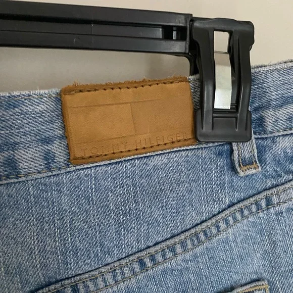 Tommy Hilfiger classic‎ boyfriend jean shorts in light vintage wash size 6 - Picture 3 of 6